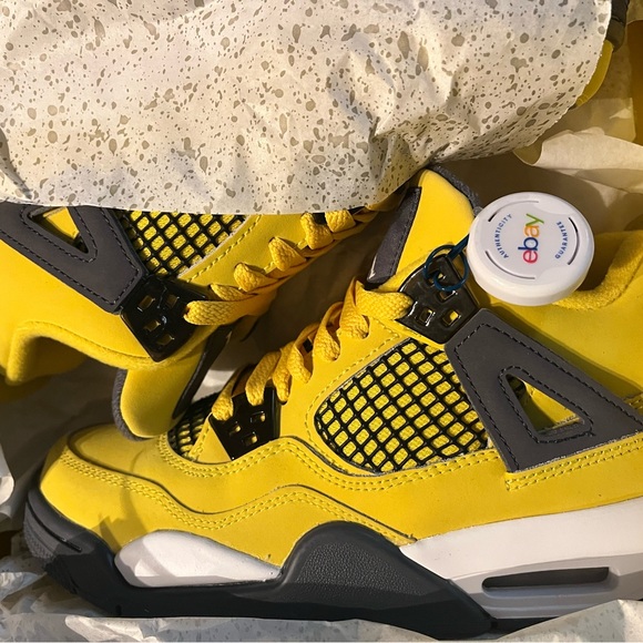 Jordan 4 Lightning 2021 - Picture 1 of 5